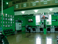 Recepção dA Ebea Escola, com algumas cadeiras. Espaço vazio - Foto Ampliada após passar o mouse