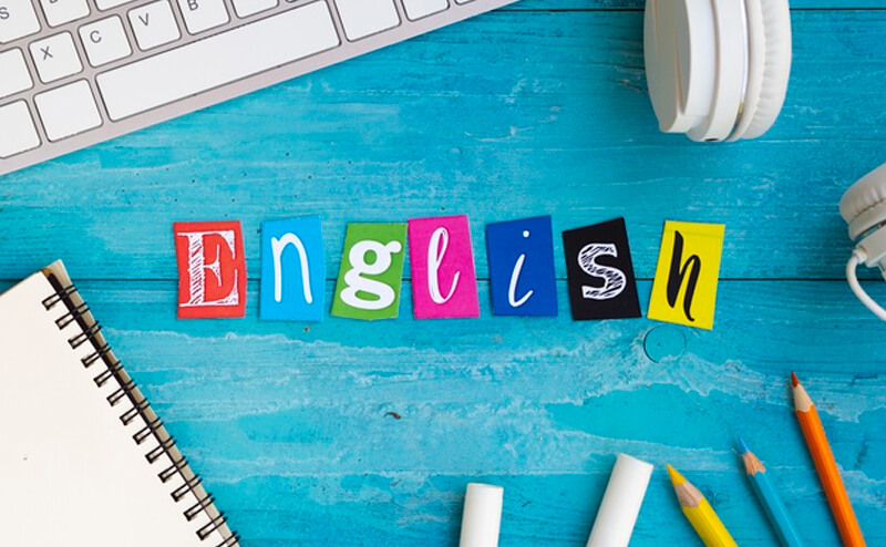 Imagem ilustrativa com as letras escritas papel: E-N-G-L-I-S-H